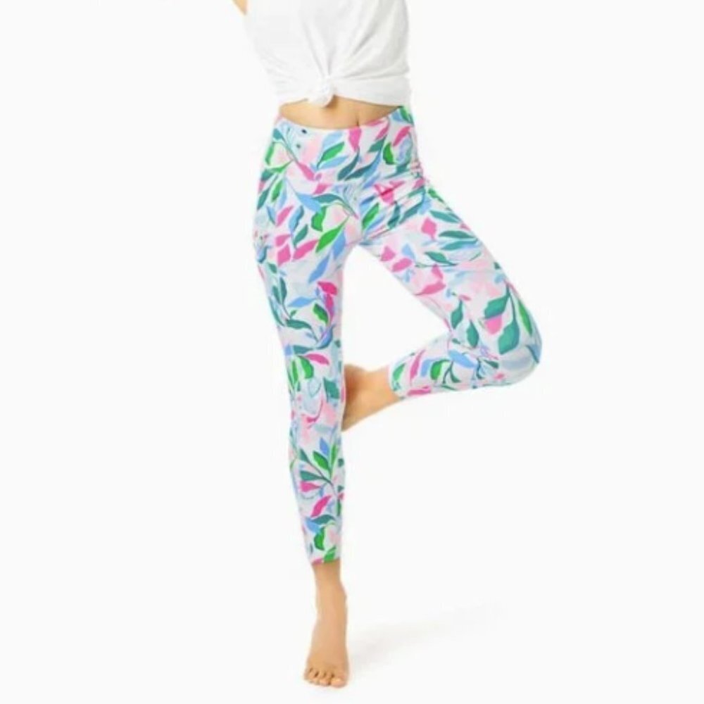 Lilly Pulitzer Weekender Luxletic High Rise Leggings Resort White Holding Court